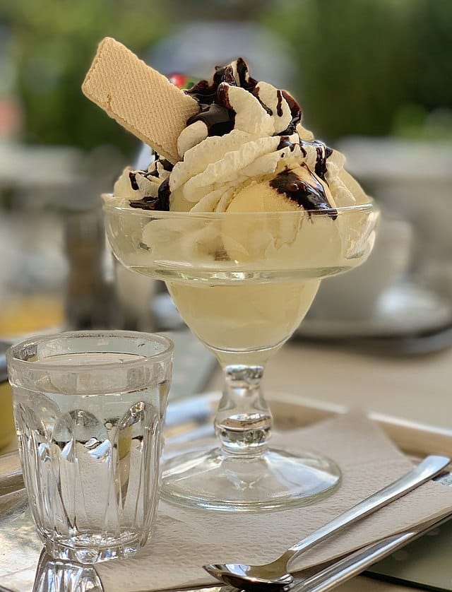 Ice_cream_with_whipped_cream,_chocolate_syrup,_and_a_wafer